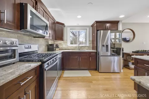 Kitchen - 1003 E Alder Ln, Mount Prospect, IL 60056 photo 3 of 3
