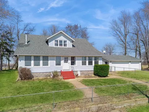 266 Hoover Hwy, Lowden, IA 52255