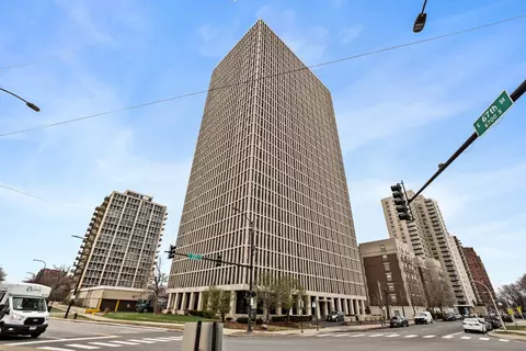6700 S South Shore Dr #2J, Chicago, IL 60649