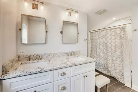 Bath - 283 Bartram Rd, Riverside, IL 60546 photo 2 of 3