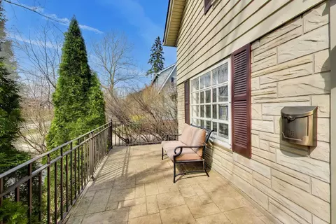 Exterior - 283 Bartram Rd, Riverside, IL 60546 photo 3 of 5