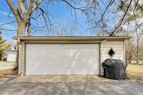 Exterior - 283 Bartram Rd, Riverside, IL 60546 photo 5 of 5