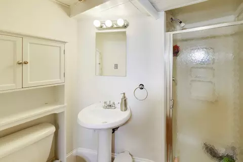 Bath - 283 Bartram Rd, Riverside, IL 60546 photo 3 of 3