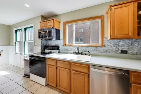 Kitchen - 283 Bartram Rd, Riverside, IL 60546 photo 2 of 2