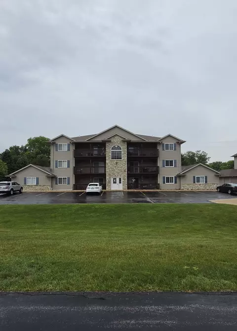 109 E Price St #301, Eldridge, IA 52748