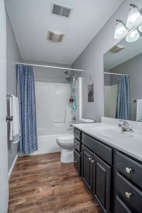 Bath - 76 Parkview Dr, Eldridge, IA 52748 photo 1 of 5
