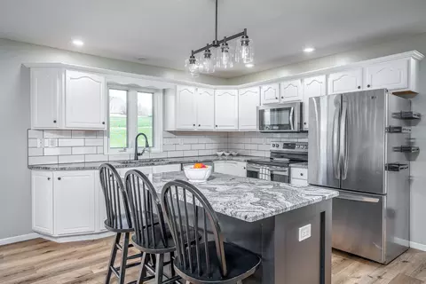 Kitchen - 76 Parkview Dr, Eldridge, IA 52748 photo 1 of 2