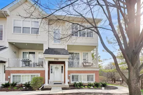 775 Pheasant Trl, Saint Charles, IL 60174