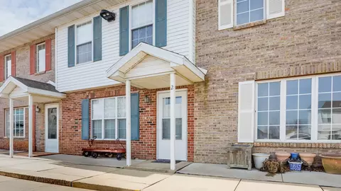 23 Fetzer Ct #2, Bloomington, IL 61704