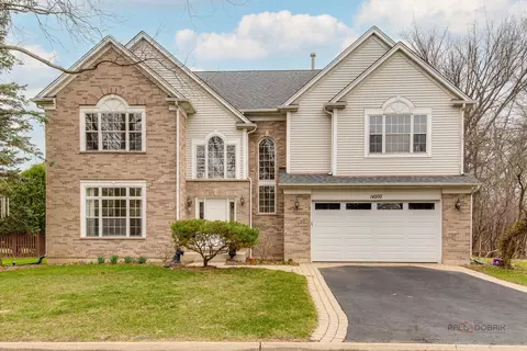 14200 Oakwood Ct, Libertyville, IL 60048
