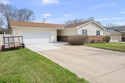 4688 5th St, East Moline, IL 61244