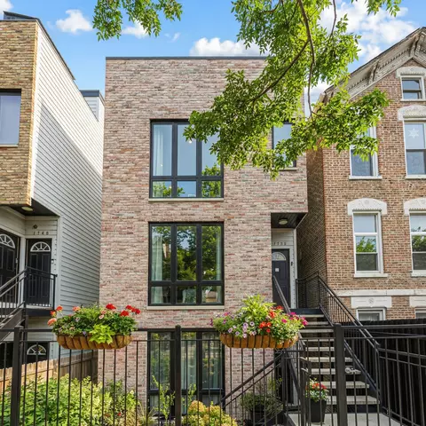 1738 W 17th St #3, Chicago, IL 60608