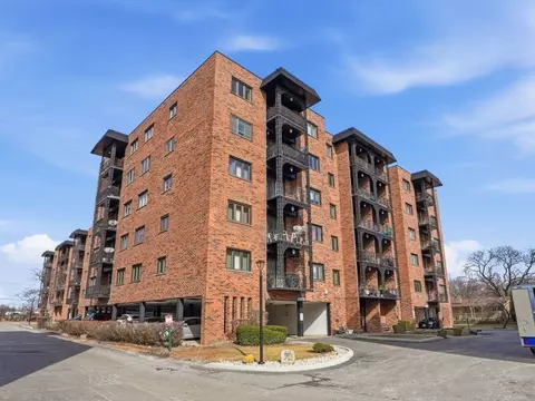 9332 Landings Ln #604, Des Plaines, IL 60016