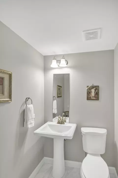Bath - 512 Bay Rd, Mchenry, IL 60051 photo 6 of 6