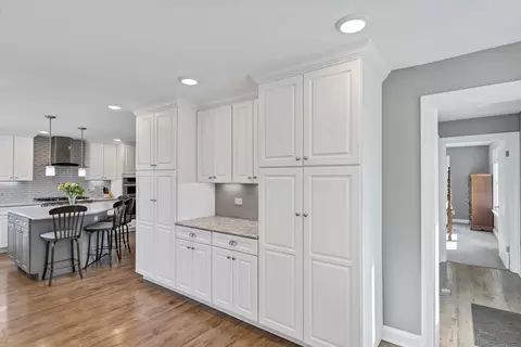 Kitchen - 512 Bay Rd, Mchenry, IL 60051 photo 5 of 6