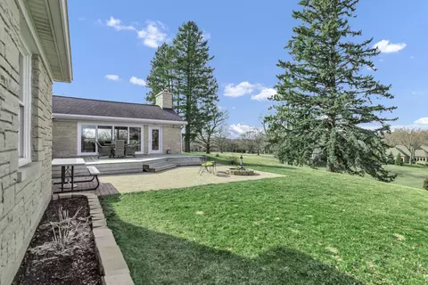 Exterior - 512 Bay Rd, Mchenry, IL 60051 photo 5 of 6