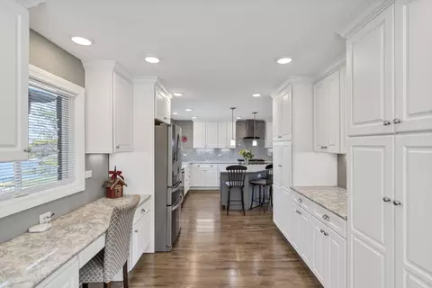 Kitchen - 512 Bay Rd, Mchenry, IL 60051 photo 4 of 6