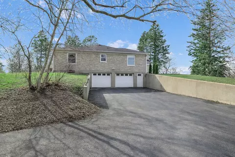 Exterior - 512 Bay Rd, Mchenry, IL 60051 photo 3 of 6