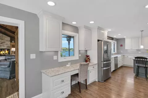 Kitchen - 512 Bay Rd, Mchenry, IL 60051 photo 3 of 6