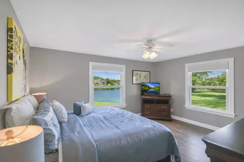 Bedroom - 512 Bay Rd, Mchenry, IL 60051 photo 1 of 5