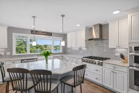 Kitchen - 512 Bay Rd, Mchenry, IL 60051 photo 1 of 6