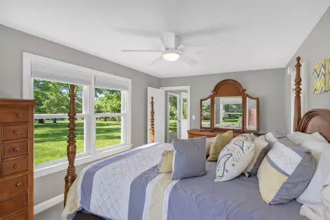 Bedroom - 512 Bay Rd, Mchenry, IL 60051 photo 2 of 5