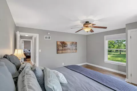 Bedroom - 512 Bay Rd, Mchenry, IL 60051 photo 5 of 5