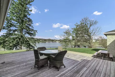 Exterior - 512 Bay Rd, Mchenry, IL 60051 photo 1 of 6