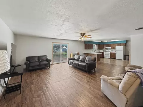 Living - 707 E Ash St, Watseka, IL 60970 photo 2 of 2