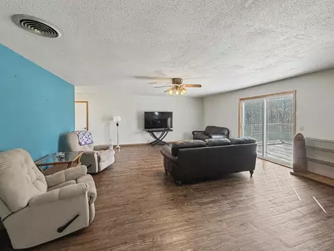 Living - 707 E Ash St, Watseka, IL 60970 photo 1 of 2