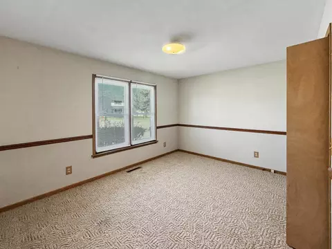 Bedroom - 707 E Ash St, Watseka, IL 60970 photo 4 of 4