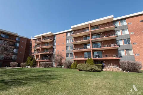 18 E Old Willow Rd #205N, Prospect Heights, IL 60070