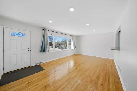 Living - 7635 S Oconto Ave, Bridgeview, IL 60455 photo 2 of 7