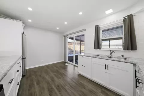 Kitchen - 7635 S Oconto Ave, Bridgeview, IL 60455 photo 2 of 4