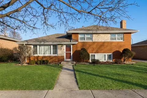 7635 S Oconto Ave, Bridgeview, IL 60455