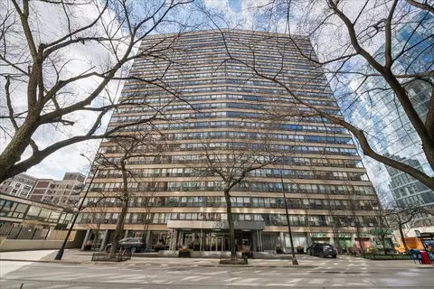 2930 N Sheridan Rd #1009, Chicago, IL 60657