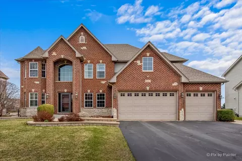 647 Bennett Dr, North Aurora, IL 60542
