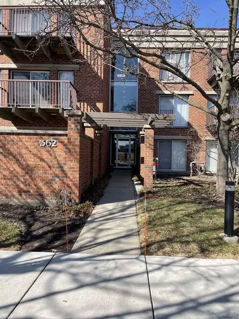 362 Kelburn Rd #324, Deerfield, IL 60015