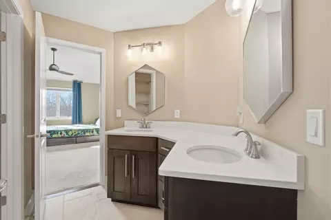 Bath - 28 Pinnacle Ct, Naperville, IL 60565 photo 4 of 7