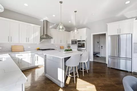 Kitchen - 28 Pinnacle Ct, Naperville, IL 60565 photo 6 of 6