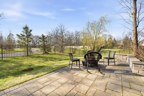 Exterior - 28 Pinnacle Ct, Naperville, IL 60565 photo 2 of 4