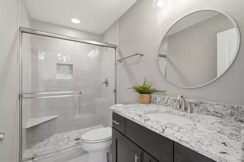 Bath - 28 Pinnacle Ct, Naperville, IL 60565 photo 5 of 7