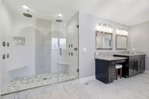 Bath - 28 Pinnacle Ct, Naperville, IL 60565 photo 2 of 7