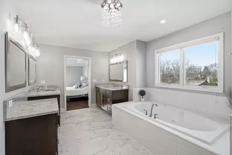 Bath - 28 Pinnacle Ct, Naperville, IL 60565 photo 3 of 7