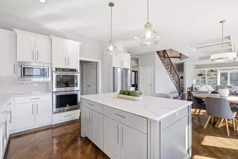 Kitchen - 28 Pinnacle Ct, Naperville, IL 60565 photo 4 of 6