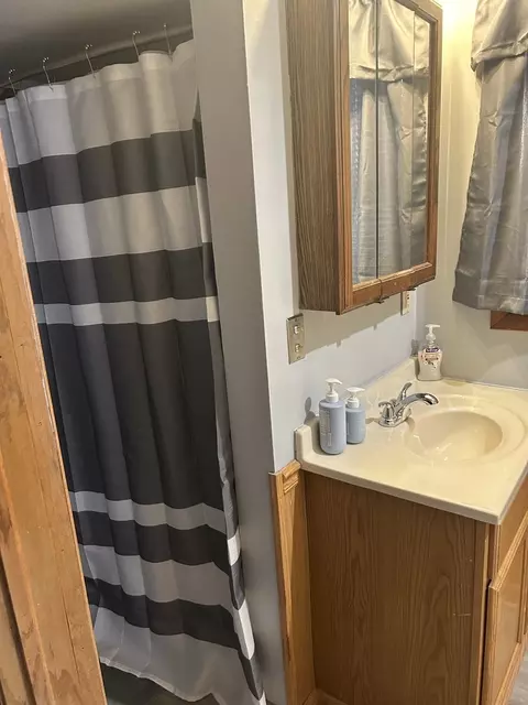 Bath - 1017 Pulaski St, Peru, IL 61354 photo 1 of 2