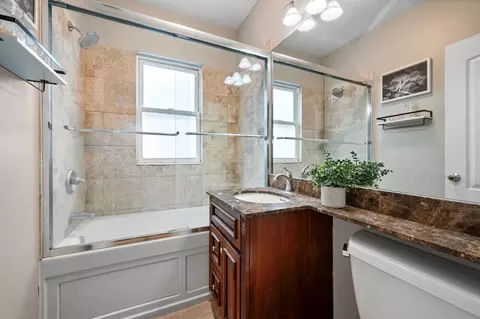 Bath - 4209 N Keystone Ave #2W, Chicago, IL 60641 photo 1 of 1
