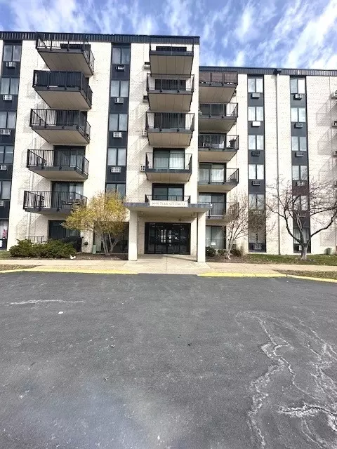 9098 W Terrace Dr #3-I, Niles, IL 60714