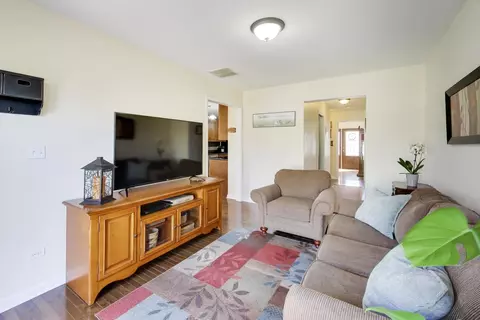 Living - 8324 44th Pl, Lyons, IL 60534 photo 5 of 5