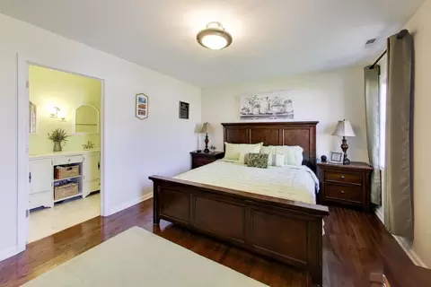 Bedroom - 8324 44th Pl, Lyons, IL 60534 photo 2 of 5
